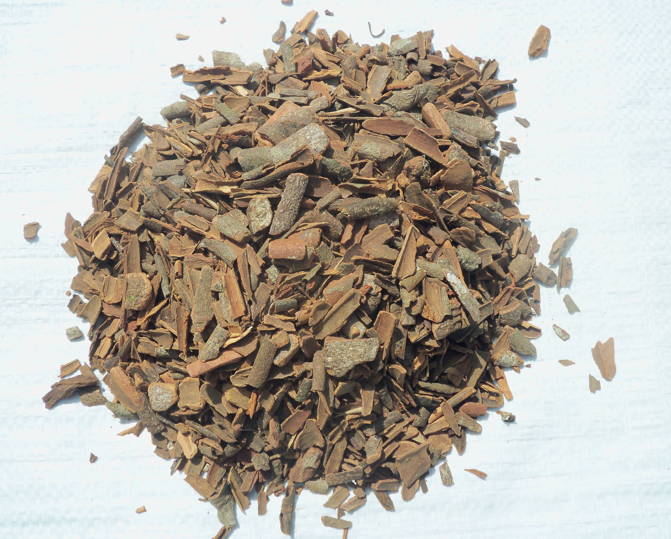 Ломаная кора корицы